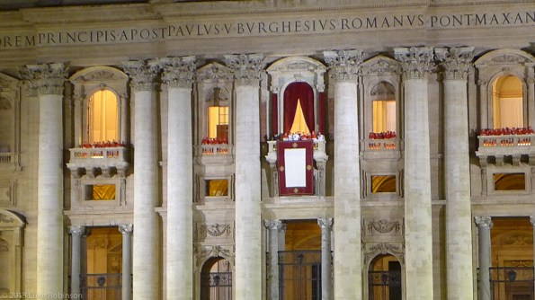 Pope Francis makes his first public appearance, Saint Peter's Sq